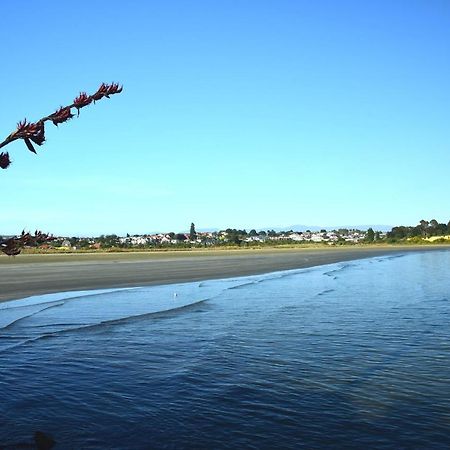 The Ocean Breeze Cbd Bed & Breakfast Timaru Exterior photo