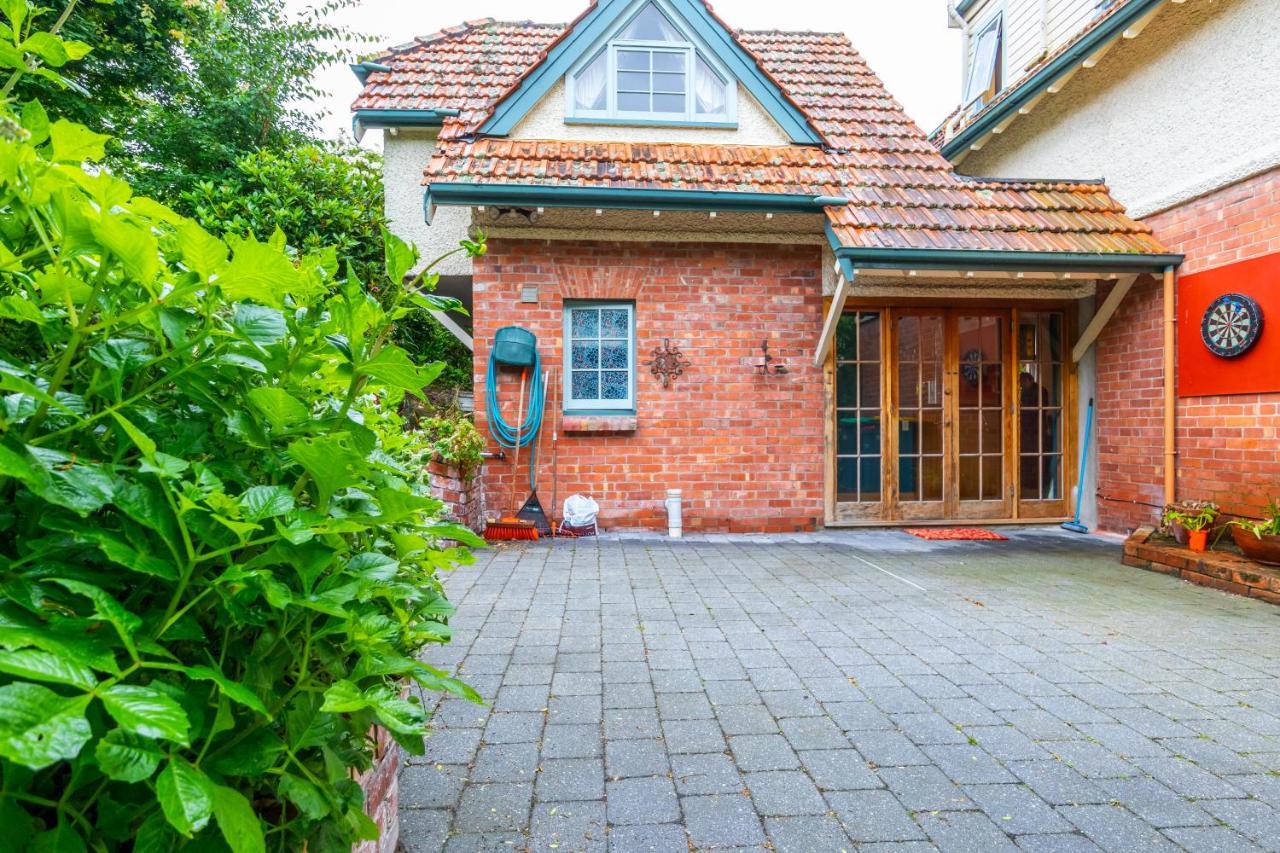 The Ocean Breeze Cbd Bed & Breakfast Timaru Exterior photo