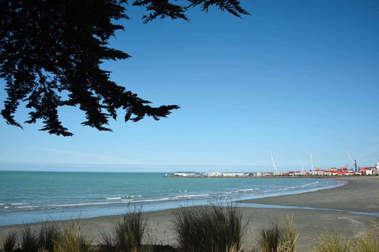 The Ocean Breeze Cbd Bed & Breakfast Timaru Exterior photo