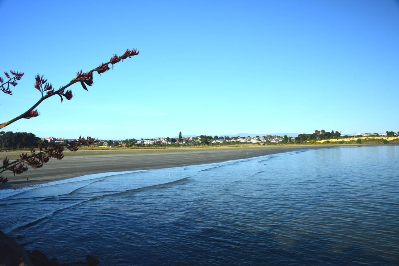 The Ocean Breeze Cbd Bed & Breakfast Timaru Exterior photo