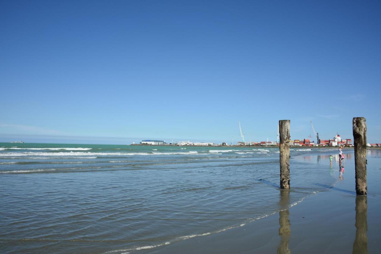 The Ocean Breeze Cbd Bed & Breakfast Timaru Exterior photo