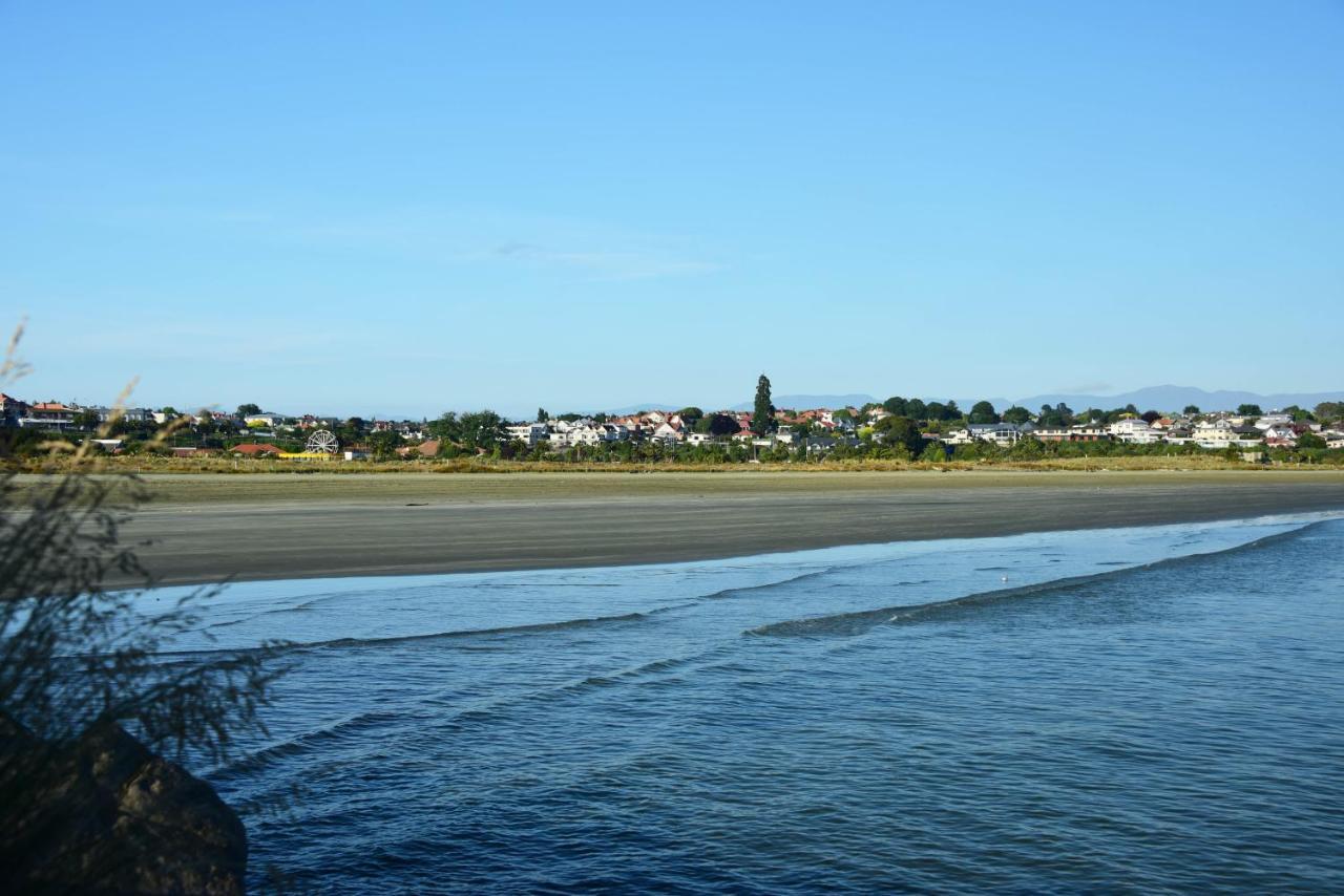 The Ocean Breeze Cbd Bed & Breakfast Timaru Exterior photo